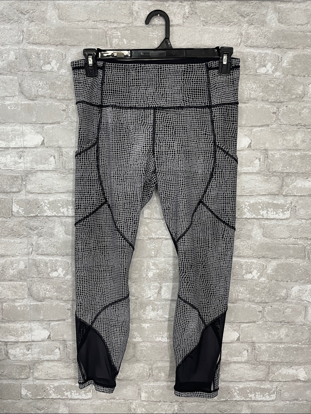 Lululemon Outrun Tight
Fall Net White Black / Black